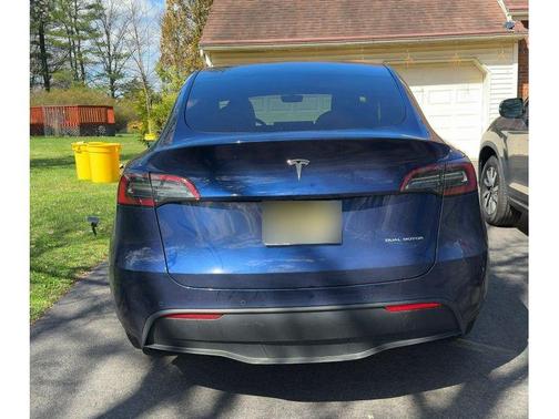 Deep Blue Metallic 2022 Tesla Model Y Long Range