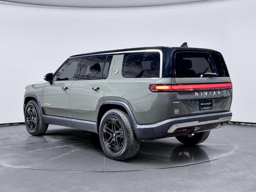 Launch Green 2023 Rivian R1S Launch Edition
