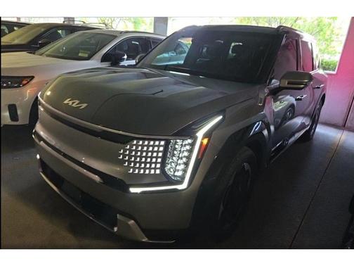 Pebble Gray 2024 Kia EV9 Land