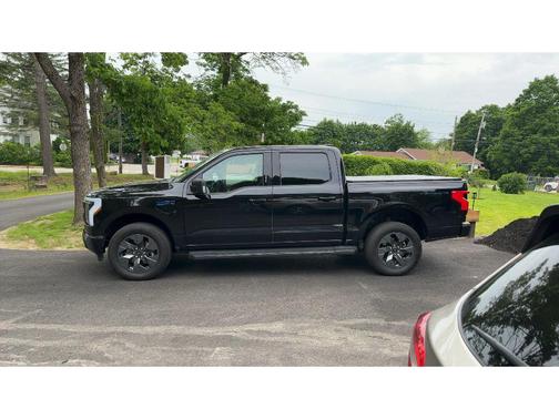 Agate Black Metallic 2024 Ford F-150 Lightning Flash