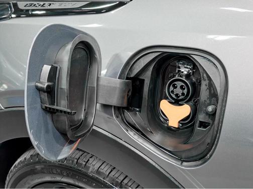 Gray Ghost Metallic 2023 Chevrolet Bolt EUV Premier