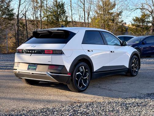 2024 Hyundai IONIQ 5 SEL