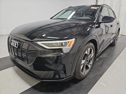 Mythos Black Metallic 2021 Audi e-tron Premium