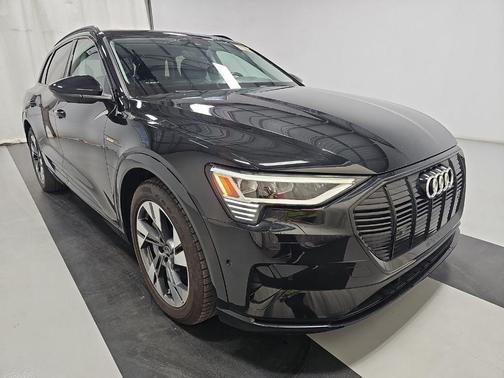 Mythos Black Metallic 2021 Audi e-tron Premium