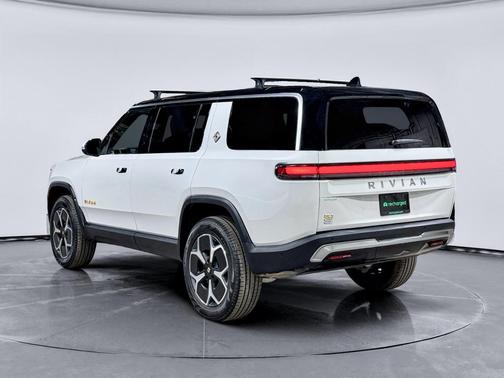 2023 Rivian R1S Adventure