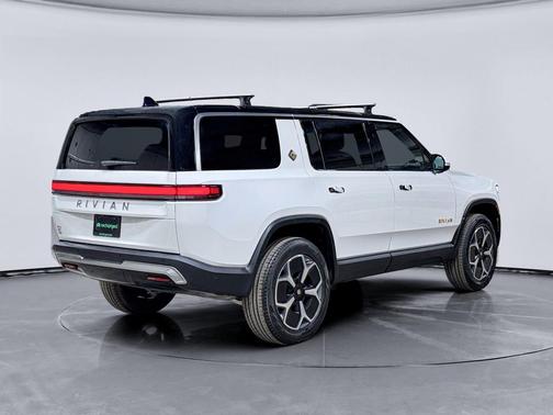 2023 Rivian R1S Adventure