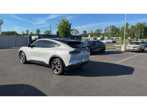 Space White Metallic 2023 Ford Mustang Mach-E Premium