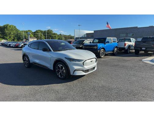 Space White Metallic 2023 Ford Mustang Mach-E Premium