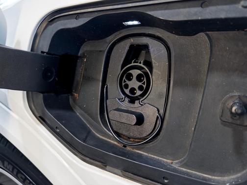 Summit White 2024 Chevrolet Equinox EV 2LT