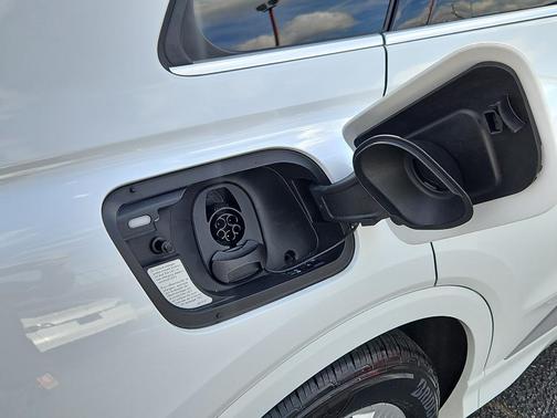 2024 Audi Q4 e-tron Premium Plus