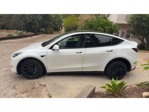 Pearl White Multi-Coat 2021 Tesla Model Y Long Range