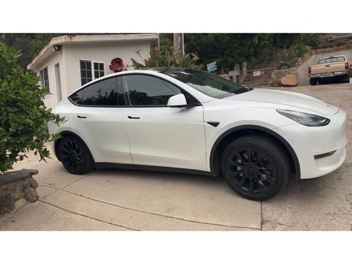 Pearl White Multi-Coat 2021 Tesla Model Y Long Range