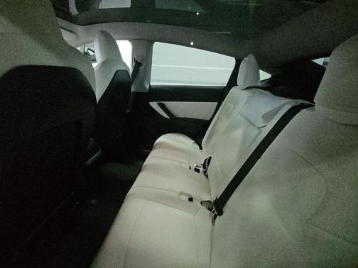 Pearl White Multi-Coat 2022 Tesla Model Y Long Range