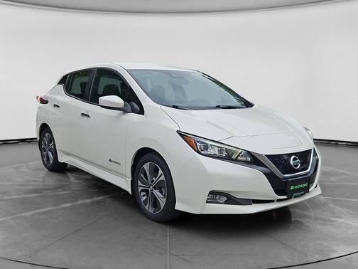 Pearl White 2018 Nissan Leaf SV