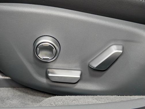 Stellar White Metallic 2024 Lucid Air Pure