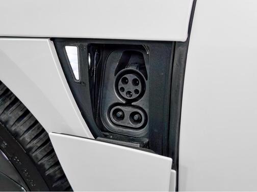 Stellar White Metallic 2024 Lucid Air Pure