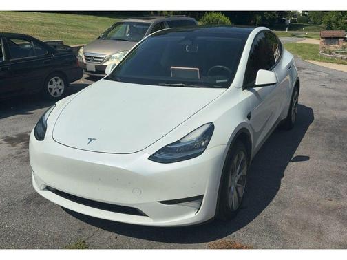 Pearl White Multi-Coat 2023 Tesla Model Y Long Range