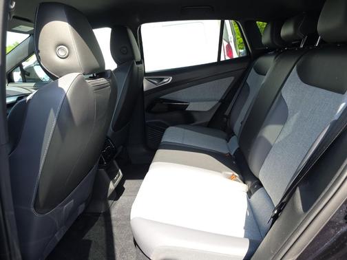 Deep Black Pearl 2023 Volkswagen ID.4 Pro