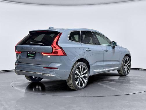 2023 Volvo XC60 Recharge Plug-In Hybrid Ultimate Bright Theme