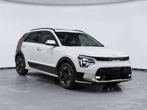 Snow White Pearl 2023 Kia Niro EV Wave