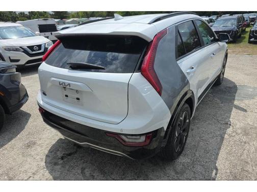 Snow White Pearl 2023 Kia Niro EV Wave