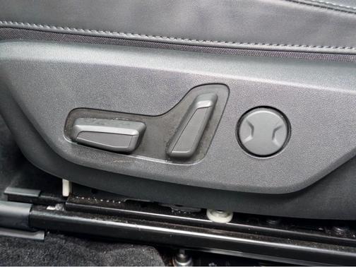 Snow White Pearl 2023 Kia Niro EV Wave