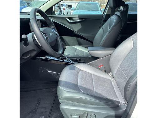 Snow White Pearl 2023 Kia Niro EV Wave