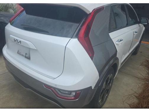 Snow White Pearl 2023 Kia Niro EV Wave