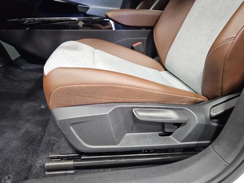 Pure White 2023 Volkswagen ID.4 Pro