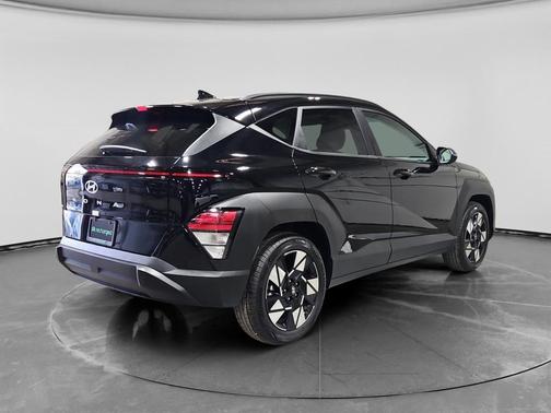 Abyss Black Pearl 2025 Hyundai KONA SEL