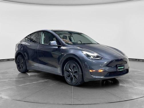 2025 Tesla Model Y Long Range