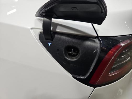 Pearl White Multi-Coat 2021 Tesla Model Y Long Range