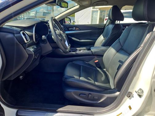 Pearl White Tricoat 2022 Nissan Maxima SV