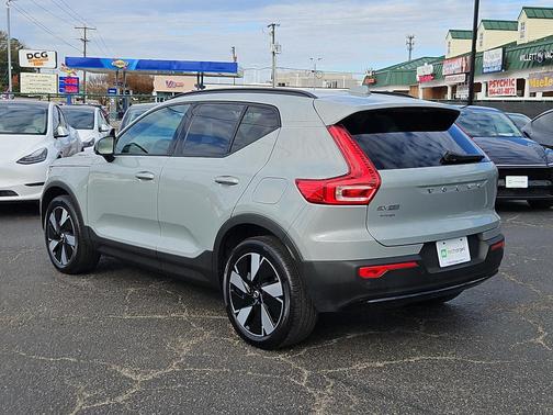 2025 Volvo EX40 Core