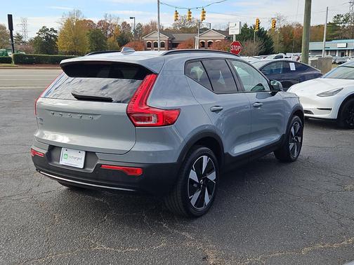 2025 Volvo EX40 Core