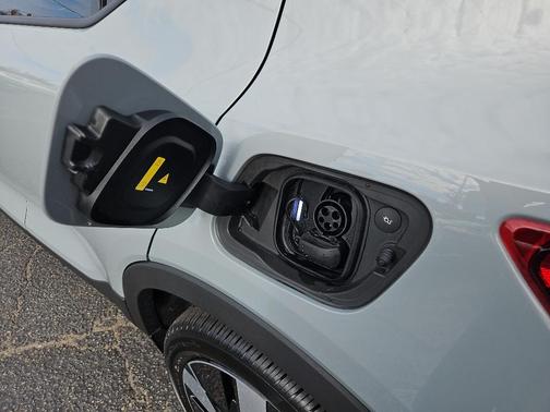 2025 Volvo EX40 Core