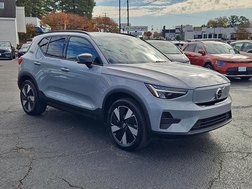 2025 Volvo EX40 Core