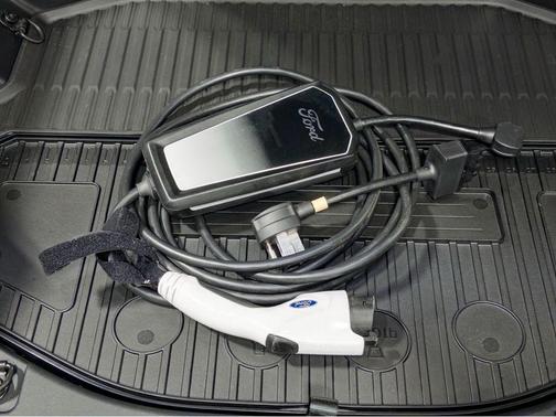 2022 Ford F-150 Lightning LARIAT