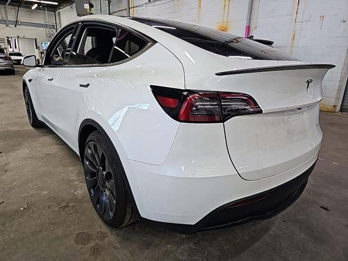 2025 Tesla Model Y Performance