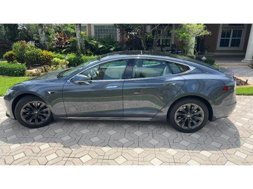 Midnight Silver Metallic 2019 Tesla Model S Long Range