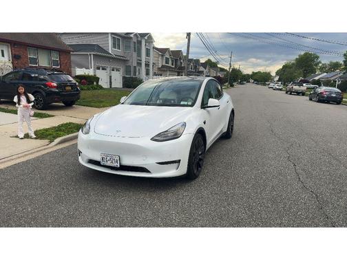 Pearl White Multi-Coat 2021 Tesla Model Y Performance