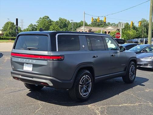 2025 Rivian R1S Adventure