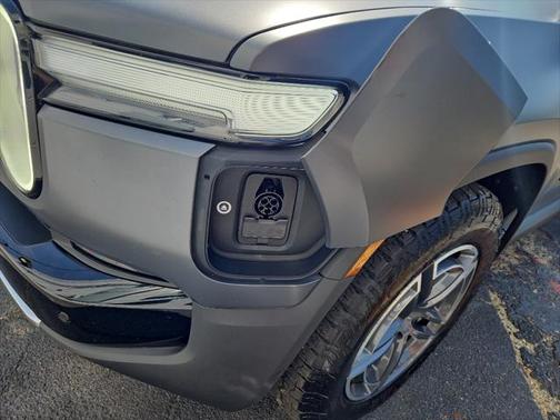 2025 Rivian R1S Adventure