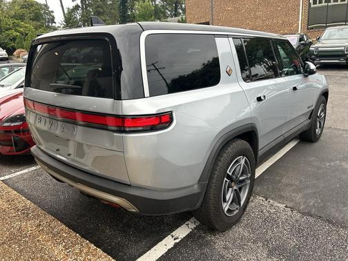 2025 Rivian R1S Adventure