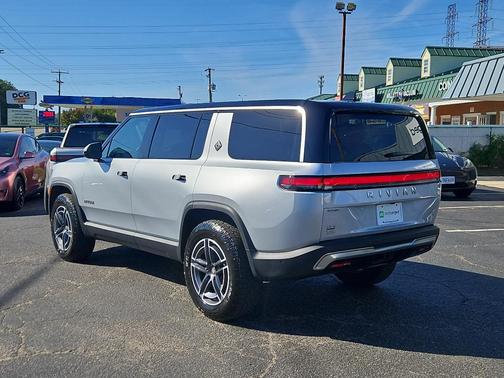 2025 Rivian R1S Adventure