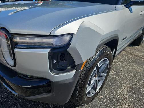 2025 Rivian R1S Adventure