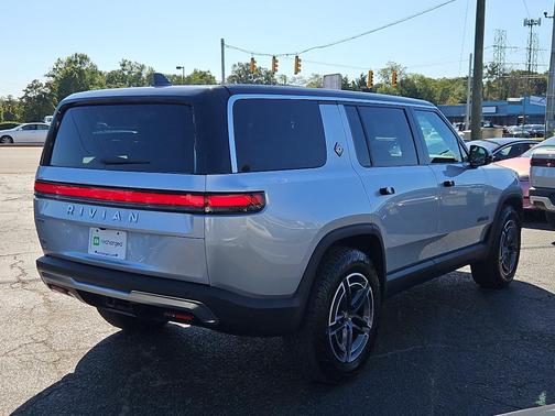 2025 Rivian R1S Adventure