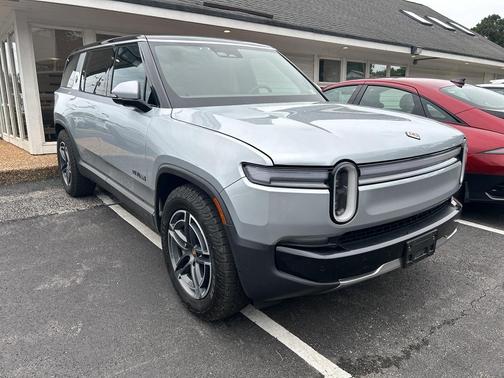 2025 Rivian R1S Adventure