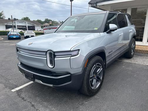2025 Rivian R1S Adventure
