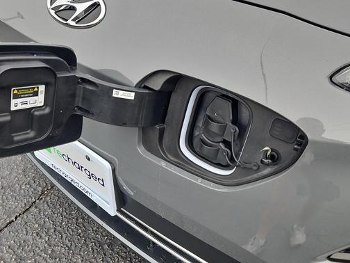 2022 Hyundai KONA EV SEL